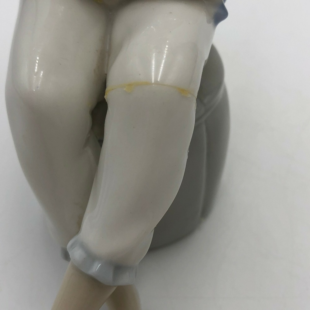 Lladro Figurine 1083 "GIRL WITH DOLL & LIPSTICK" NO Box Retired 1985 DEFECT - Picture 7 of 9